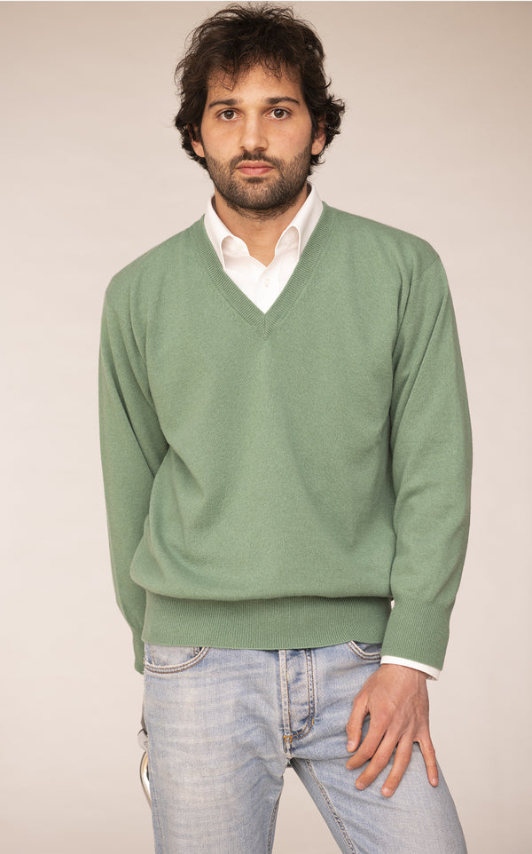 Klassischer schlichter Pullover mit V-Ausschnitt aus 100% Kaschmir