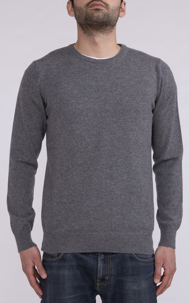 Pullover mit Rundhalsausschnitt und schmaler Passform aus 100% Kaschmir